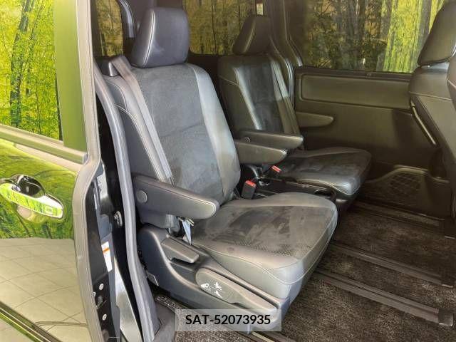 Toyota VOXY 2021-04 340249-9