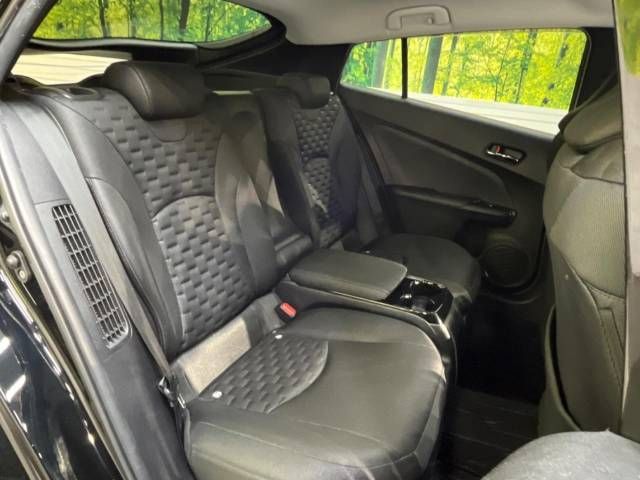 Toyota PRIUS PHV 2017-08 18128-9