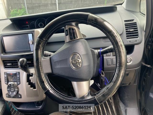Toyota NOAH 2011-08 392839-9