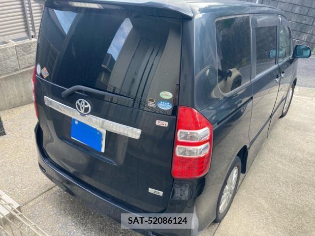 Toyota NOAH 2011-08 392839-7
