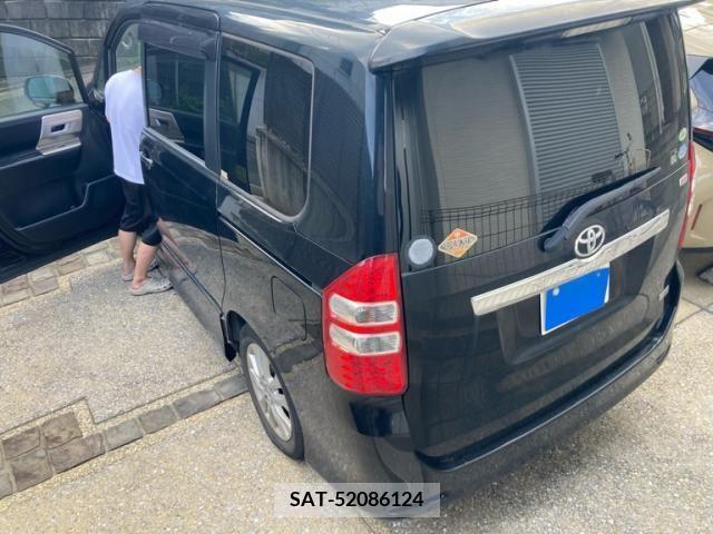 Toyota NOAH 2011-08 392839-5