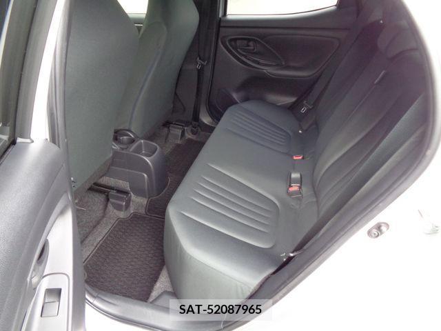 Toyota YARIS 2020-10 202025-11