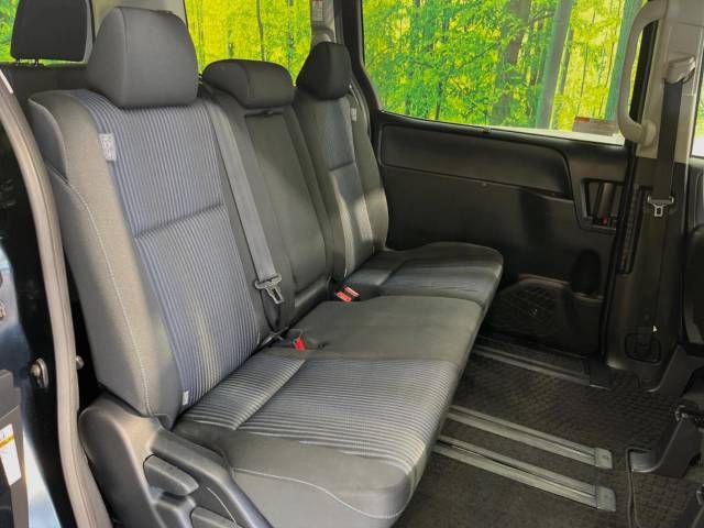 Toyota VOXY 2015-10 192483-9