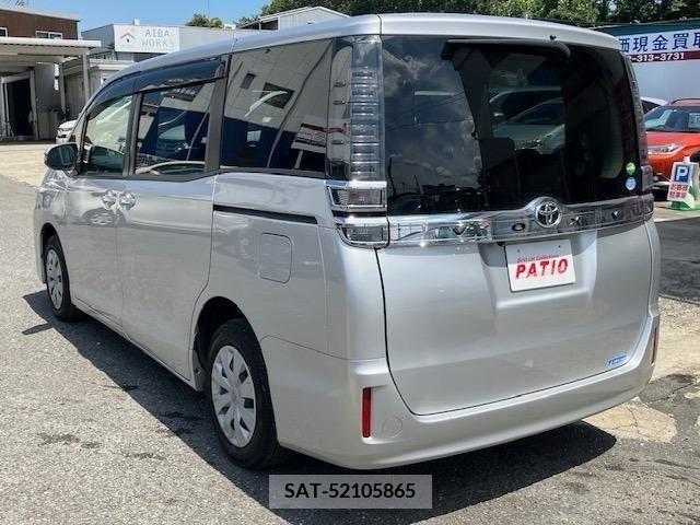 Toyota VOXY 2019-07 395008-3