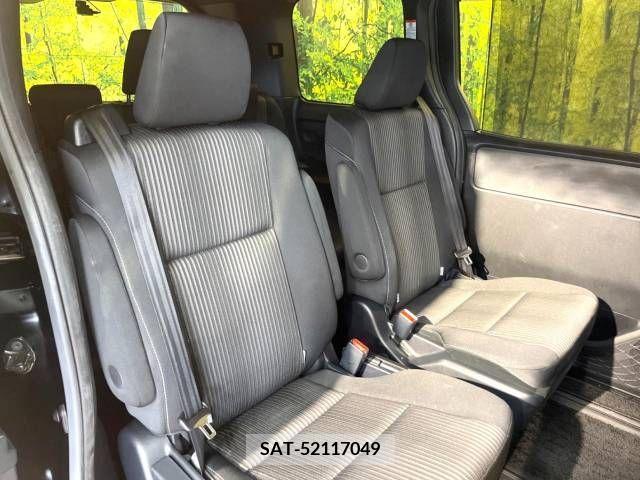 Toyota VOXY 2019-08 289011-9