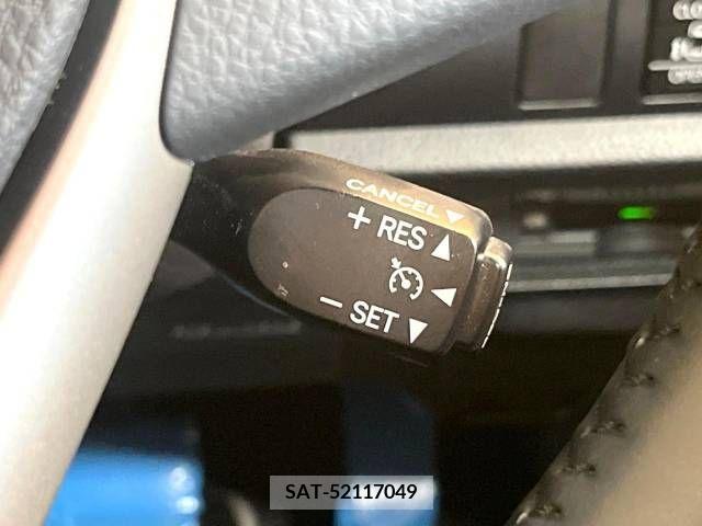 Toyota VOXY 2019-08 289011-6
