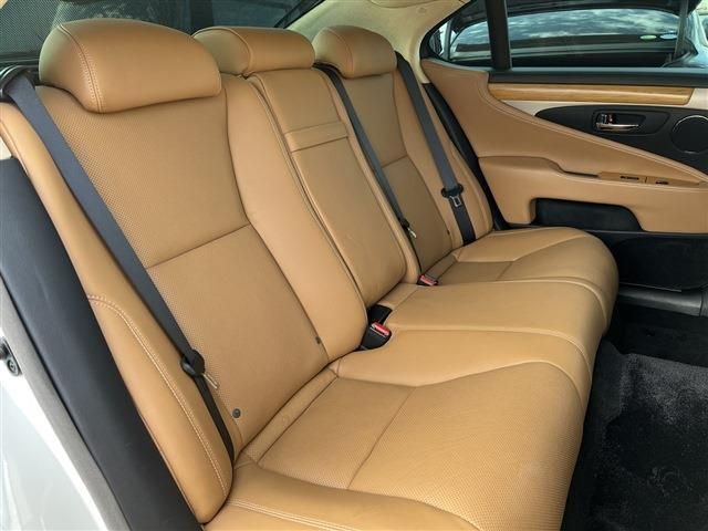 Lexus LS 2013-02 28212-19