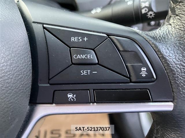 Nissan NOTE 2019-04 336879-6