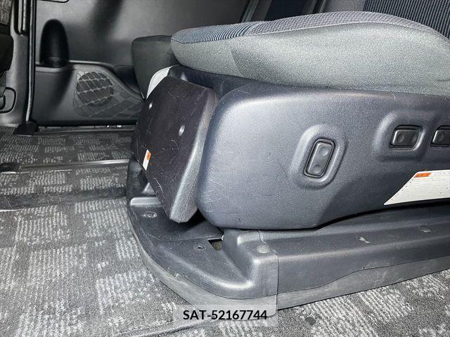Toyota NOAH 2014-09 204569-6