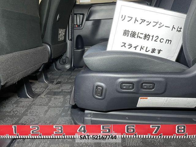 Toyota NOAH 2014-09 204569-11