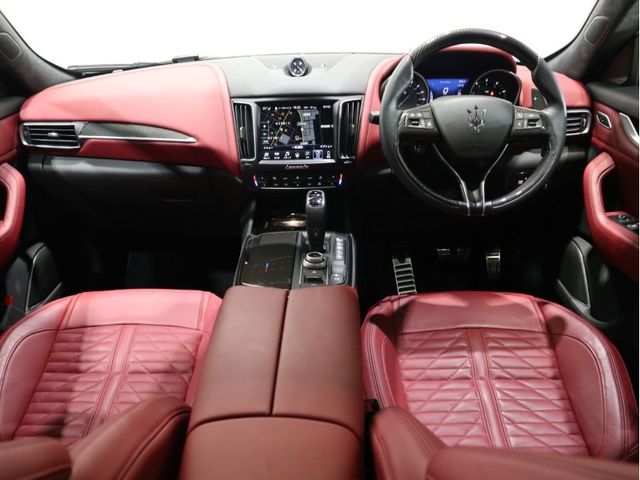 Maserati LEVANTE 2020-03 26818-9