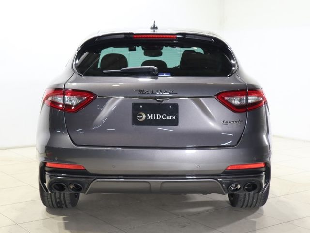 Maserati LEVANTE 2020-03 26818-2