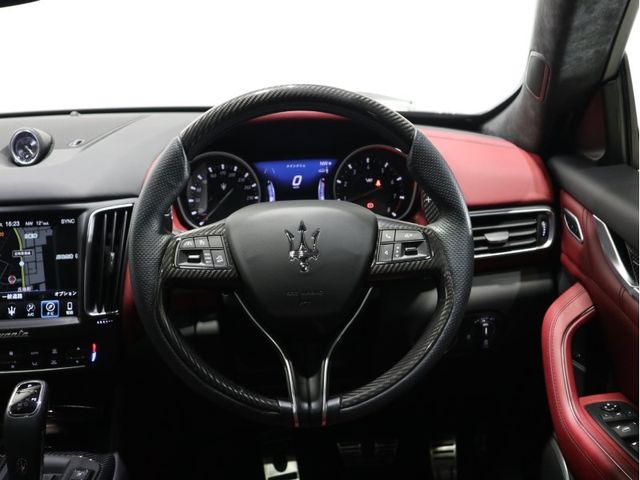 Maserati LEVANTE 2020-03 26818-10