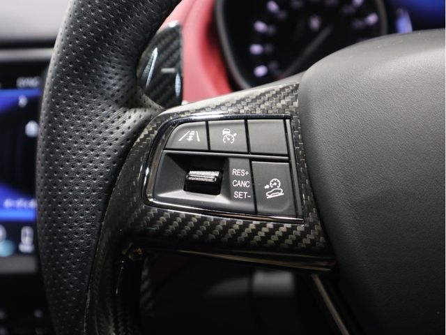 Maserati LEVANTE 2020-03 26818-21