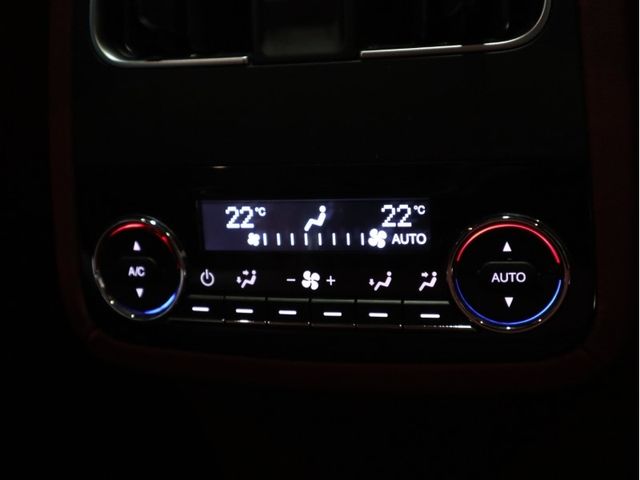 Maserati LEVANTE 2020-03 26818-23