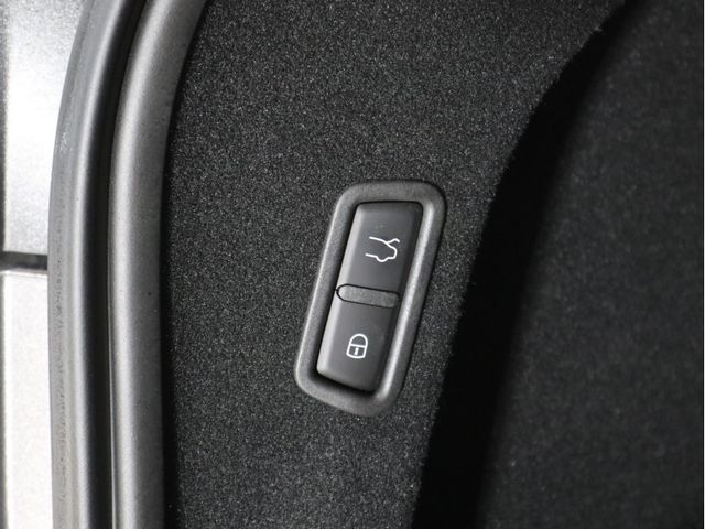 Maserati LEVANTE 2020-03 26818-24
