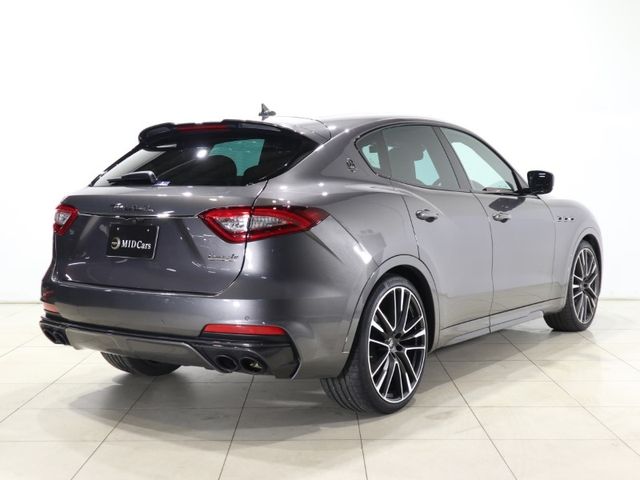 Maserati LEVANTE 2020-03 26818-7