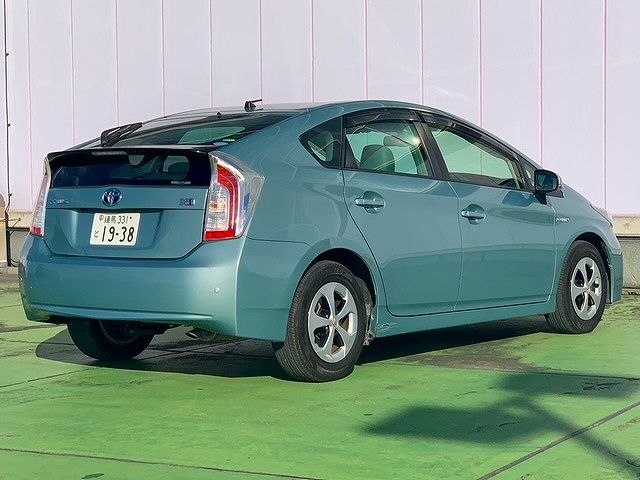 Toyota PRIUS 2013-02 17804-8