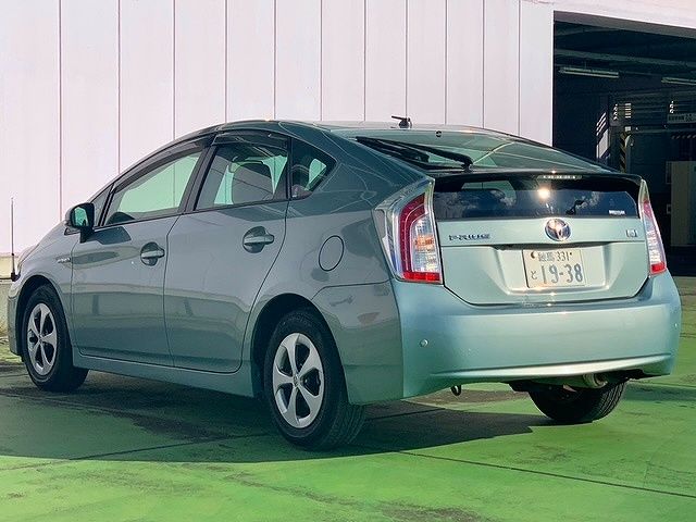 Toyota PRIUS 2013-02 17804-2