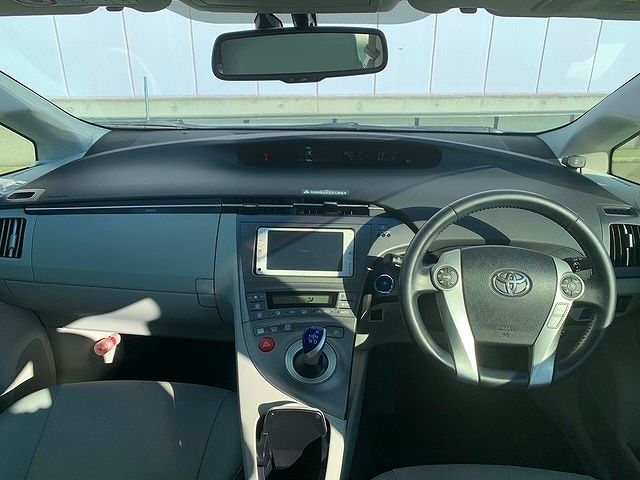 Toyota PRIUS 2013-02 17804-1