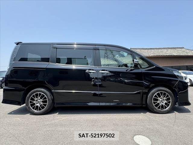 Toyota VOXY 2017-04 289058-11