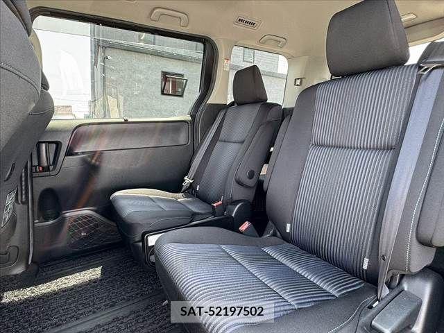 Toyota VOXY 2017-04 289058-18