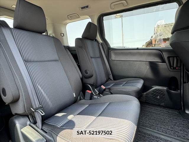 Toyota VOXY 2017-04 289058-17