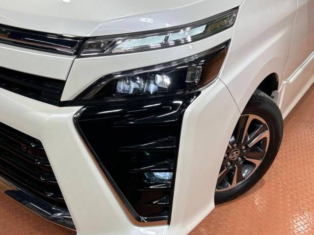 Toyota VOXY 2019-06 192147-12
