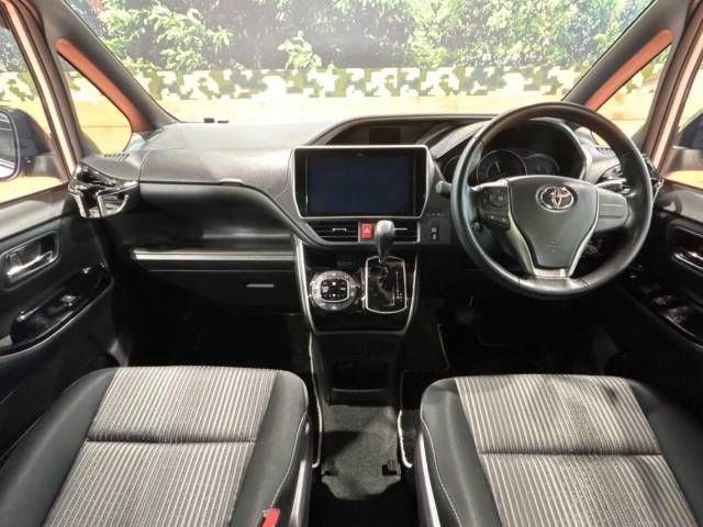 Toyota VOXY 2019-06 192147-1
