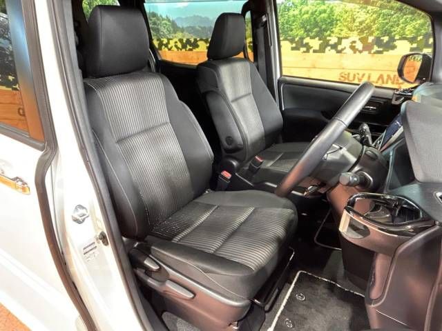 Toyota VOXY 2019-06 192147-8