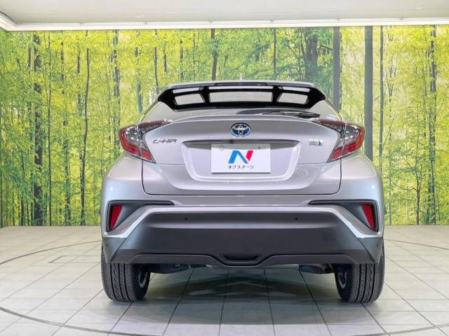 Toyota C-HR 2017-03 12383-15