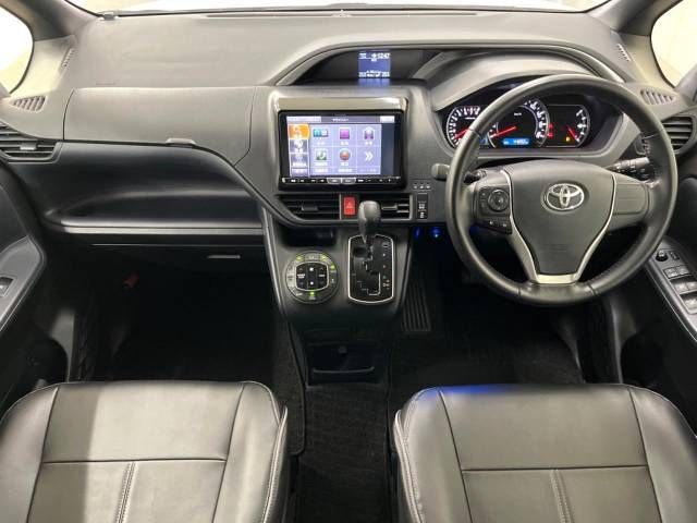 Toyota VOXY 2015-08 29103-1
