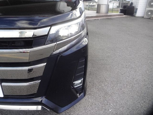 Toyota NOAH 2018-03 26616-27