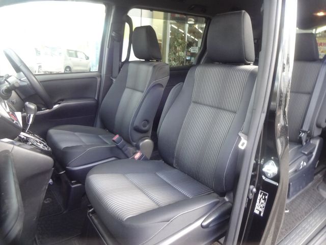 Toyota NOAH 2018-03 26616-9