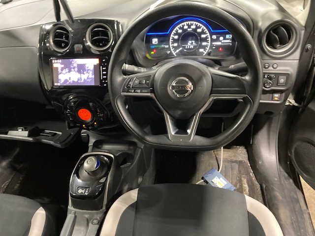Nissan NOTE 2018-06 10980-1