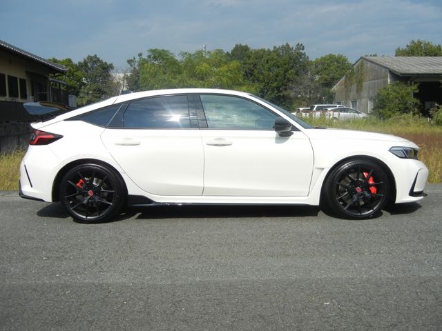 Honda CIVIC 2023-04 18324-1