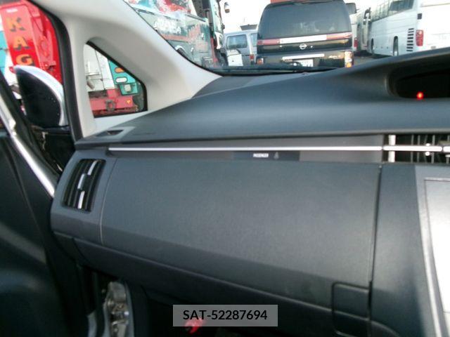 Toyota PRIUS 2012-12 372423-10