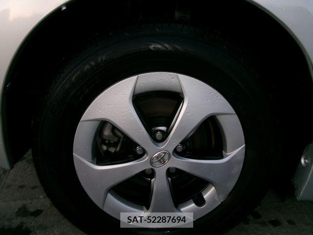 Toyota PRIUS 2012-12 372423-21