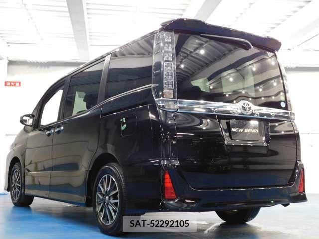 Toyota VOXY 2016-02 209379-1
