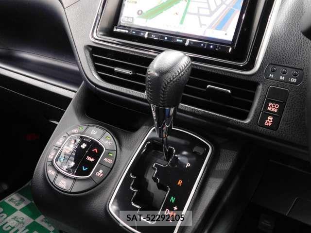 Toyota VOXY 2016-02 209379-16