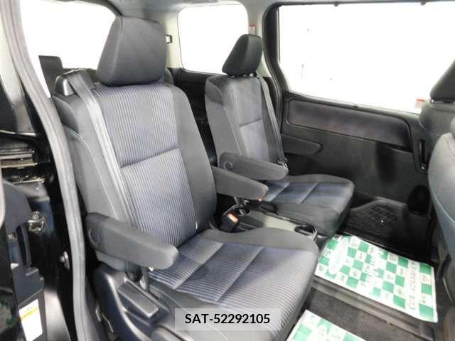 Toyota VOXY 2016-02 209379-10