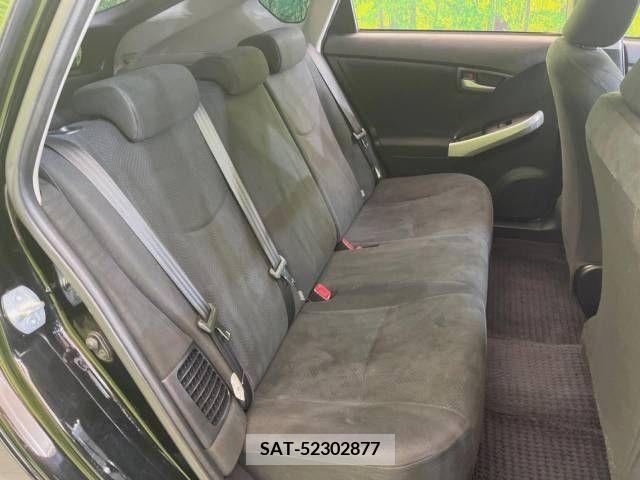 Toyota PRIUS 2015-06 341085-9