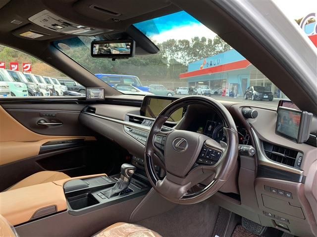 Lexus ES 2019-07 196318-15