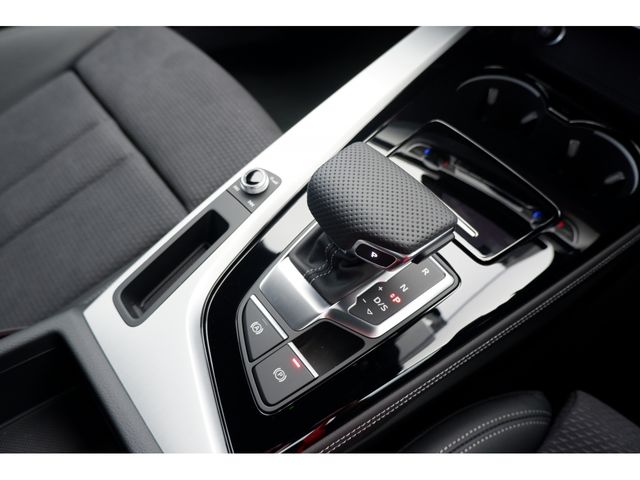 Audi A4 2023-02 9071-16