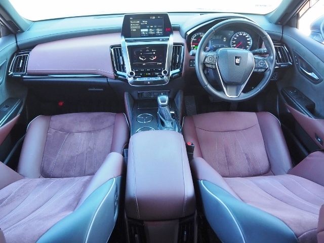Toyota CROWN SEDAN 2019-03 1407-11
