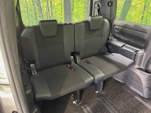 Toyota NOAH 2018-05 194125-9