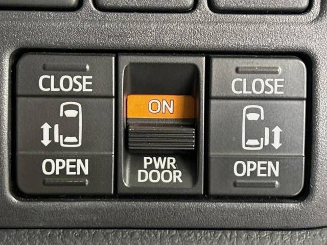 Toyota NOAH 2018-05 194125-5