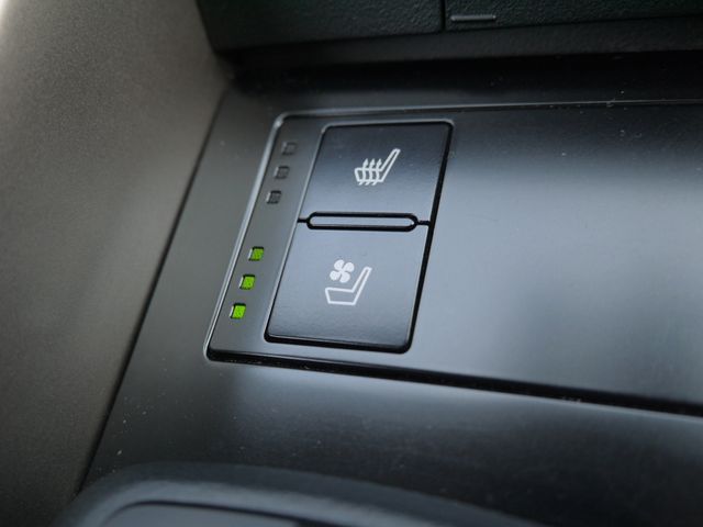 Lexus IS 2013-11 1244-6