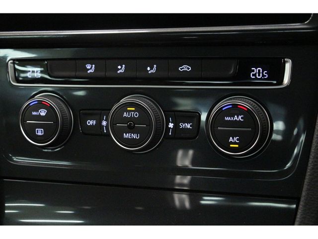 VolksWagen GOLF 2018-10 5864-9