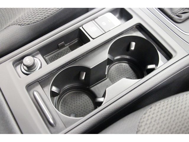 VolksWagen GOLF 2018-10 5864-15